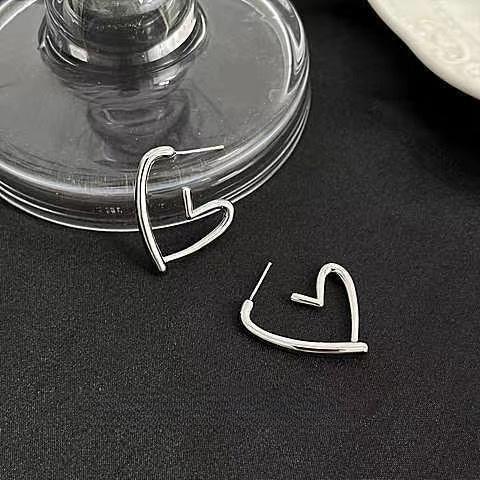 Gap-shaped Heart Silver Needle Earrings