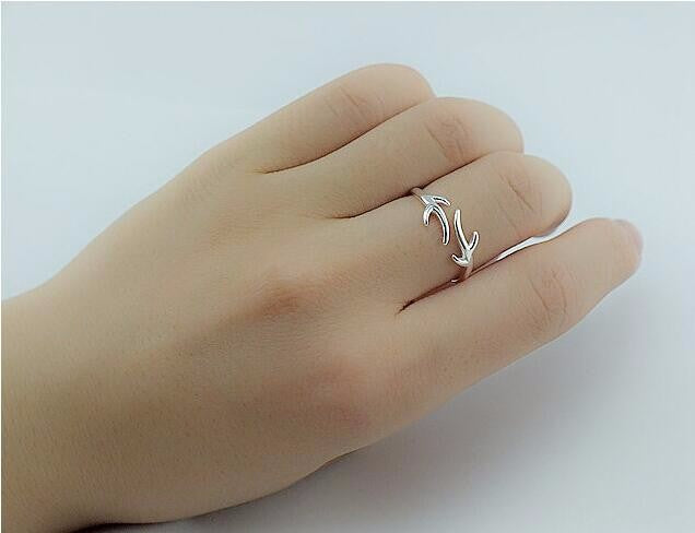 Women's Simple Smooth Surface Open Antler Ring