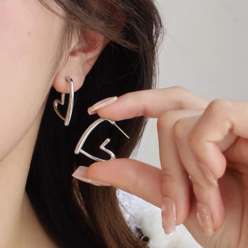 Gap-shaped Heart Silver Needle Earrings