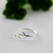 Load image into Gallery viewer, Women's Simple Smooth Surface Open Antler Ring