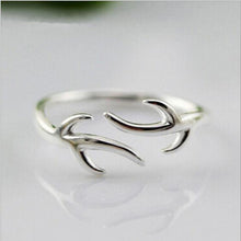 Load image into Gallery viewer, Women's Simple Smooth Surface Open Antler Ring