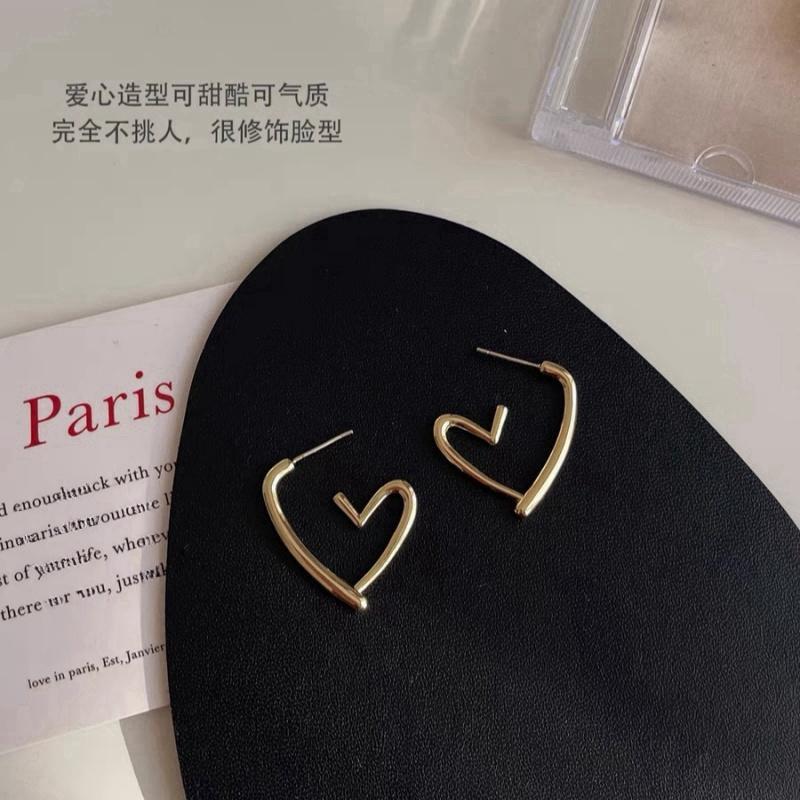 Gap-shaped Heart Silver Needle Earrings